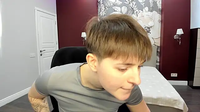 EmiliaYours online show from March 8, 3:04 pm