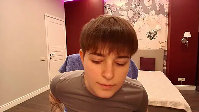 EmiliaYours online show from March 21, 2:43 pm