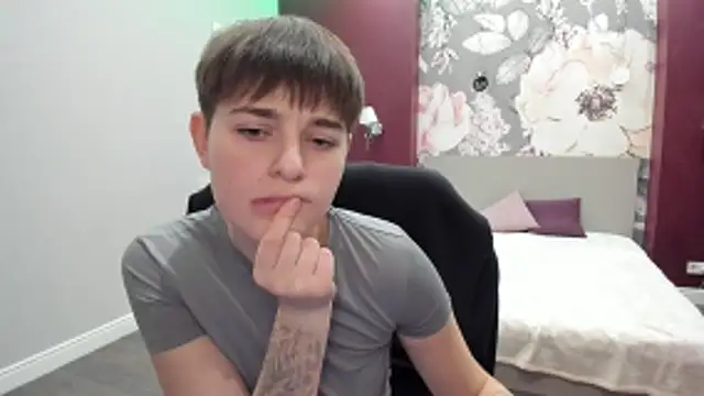 Snapshot of EmiliaYours chatting on November 8, 2:31 pm EmiliaYours online show from November 8, 2:31 pm