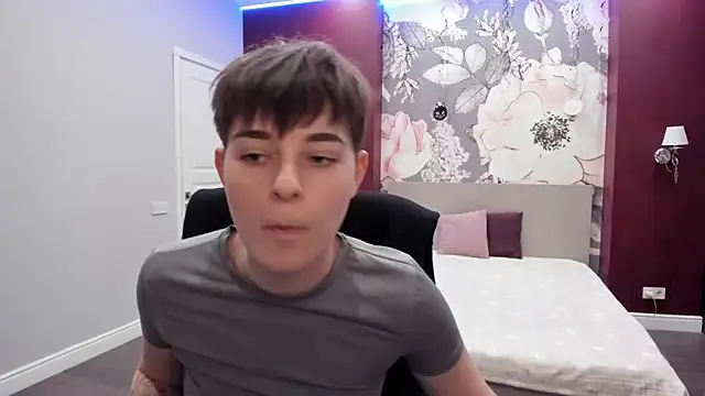 Snapshot of EmiliaYours chatting on November 30, 3:02 pm EmiliaYours online show from November 30, 3:02 pm