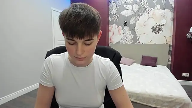 Snapshot of EmiliaYours chatting on October 25, 7:14 pm EmiliaYours online show from October 25, 7:14 pm