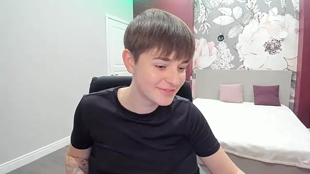 Snapshot of EmiliaYours chatting on November 17, 3:16 pm EmiliaYours online show from November 17, 3:16 pm