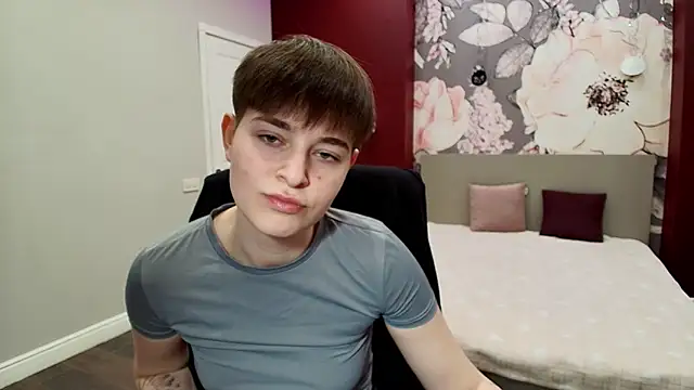 EmiliaYours online show from April 10, 1:40 pm