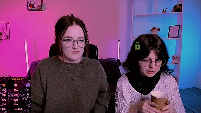 luna berryy online show from December 3, 8:08 pm