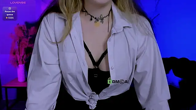 luna berryy online show from May 15, 7:23 pm