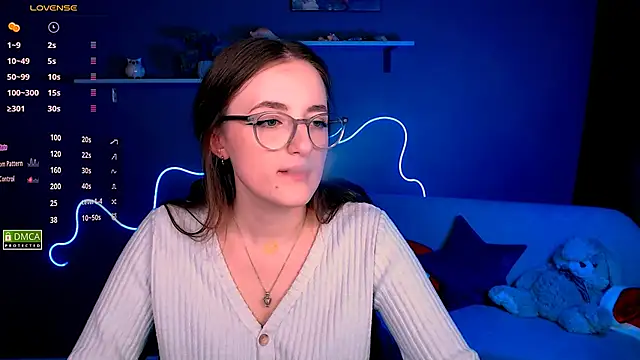 luna berryy online show from February 12, 11:30 pm