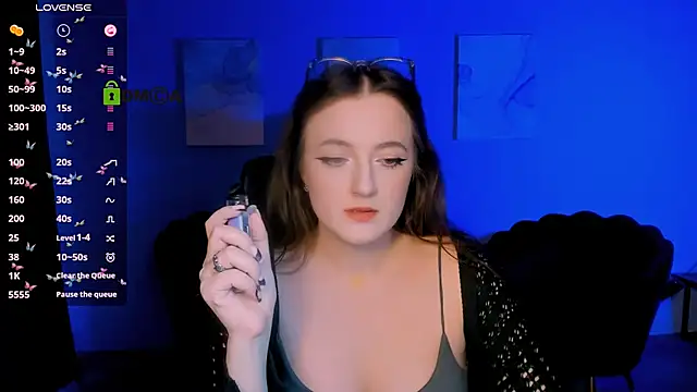 luna berryy online show from November 8, 8:56 pm