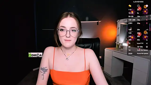 luna berryy online show from March 21, 11:45 pm
