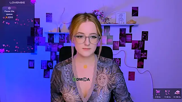 luna berryy online show from February 25, 9:36 pm