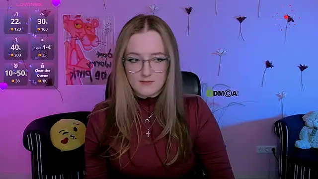 luna berryy online show from April 28, 7:40 pm