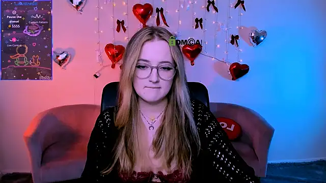 luna berryy online show from February 24, 8:21 pm