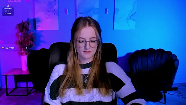 luna berryy online show from March 11, 8:14 pm