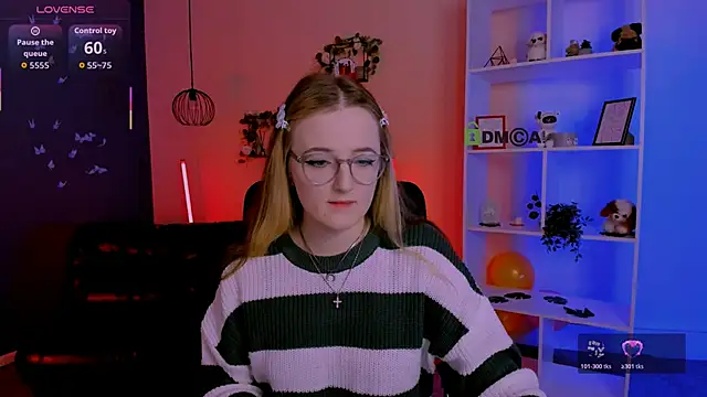 luna berryy online show from April 12, 7:28 pm