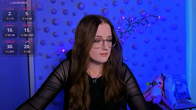 luna berryy online show from January 7, 8:25 pm