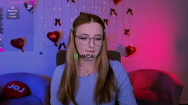 luna berryy online show from May 8, 7:17 pm