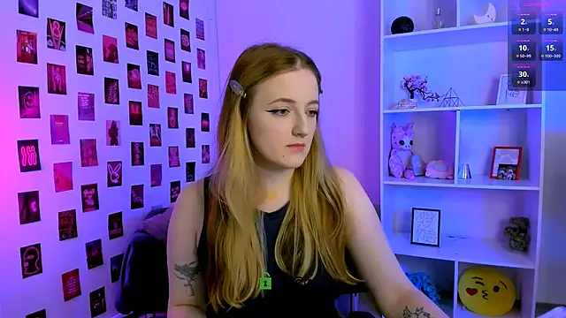 Snapshot of luna_berryy chatting on July 7, 6:44 pm luna berryy online show from July 7, 6:44 pm