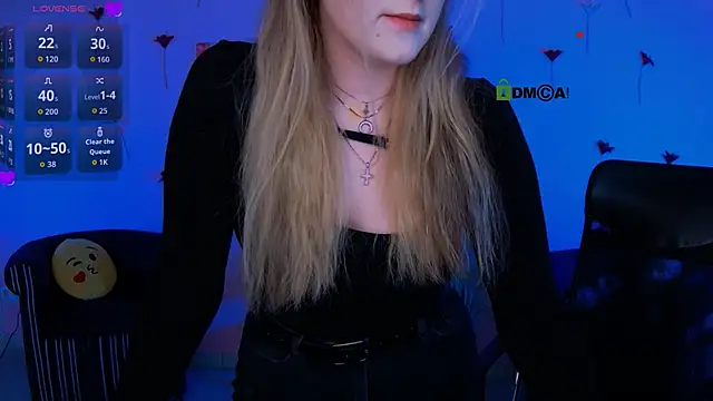 luna berryy online show from April 22, 7:20 pm