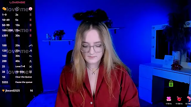 luna berryy online show from October 2, 7:50 pm