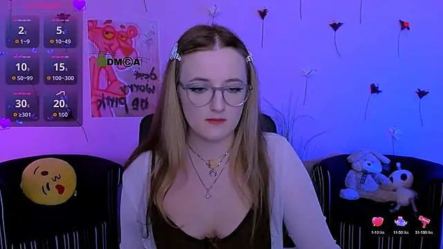 luna berryy online show from April 29, 8:04 pm