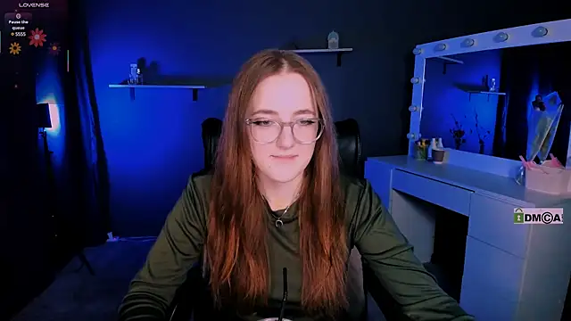 luna berryy online show from March 11, 2:42 am