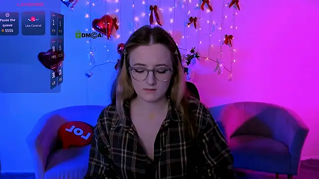 luna berryy online show from May 30, 7:30 pm