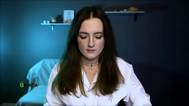 luna berryy online show from November 10, 8:25 pm