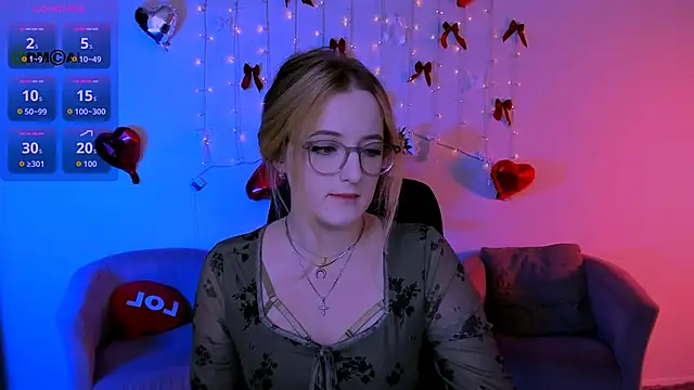 luna berryy online show from April 15, 7:18 pm