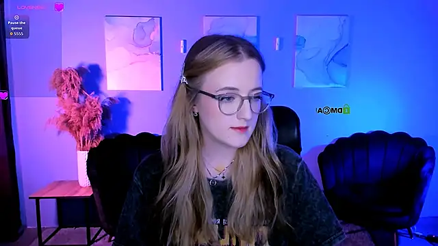 luna berryy online show from March 6, 7:53 pm