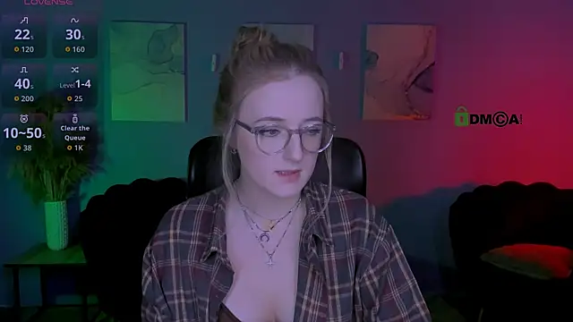 luna berryy online show from April 4, 7:53 pm