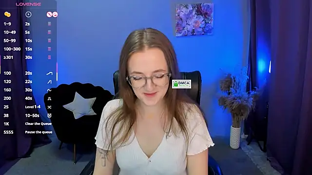 luna berryy online show from February 22, 8:09 pm
