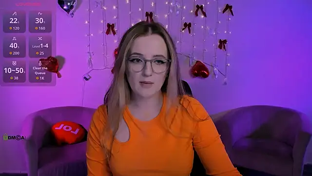luna berryy online show from May 20, 6:49 pm