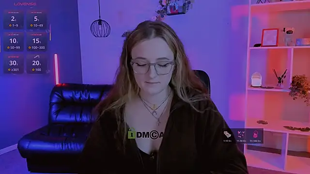 luna berryy online show from April 21, 7:20 pm