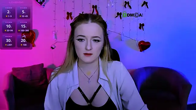 luna berryy online show from March 27, 8:32 pm