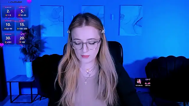 luna berryy online show from March 14, 8:26 pm