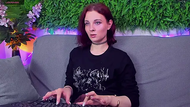 AprilAvery online show from March 18, 7:22 pm