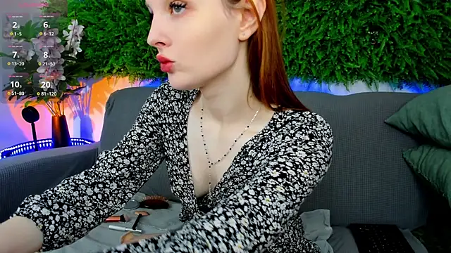 AprilAvery online show from November 29, 4:18 pm