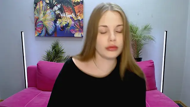 Snapshot of holy_kitty chatting on September 10, 6:12 am holy kitty online show from September 10, 6:12 am