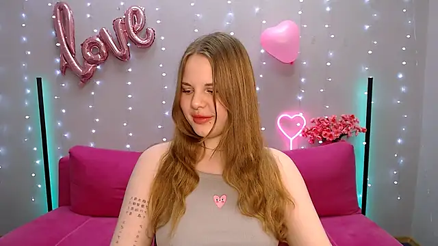 Snapshot of holy_kitty chatting on February 10, 12:41 am holy kitty online show from February 10, 12:41 am