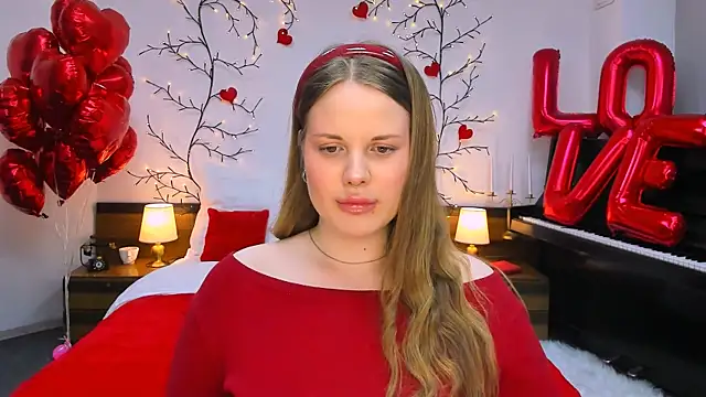 Snapshot of holy_kitty chatting on February 12, 1:37 pm holy kitty online show from February 12, 1:37 pm