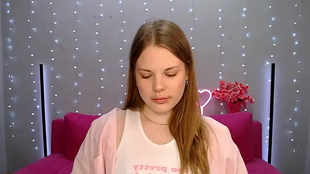 Snapshot of holy_kitty chatting on March 6, 6:19 am holy kitty online show from March 6, 6:19 am