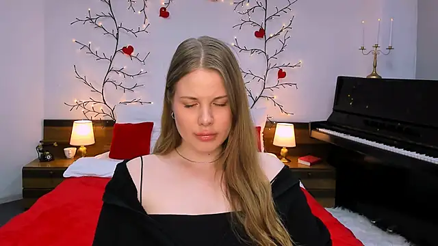 Snapshot of holy_kitty chatting on February 28, 5:26 pm holy kitty online show from February 28, 5:26 pm