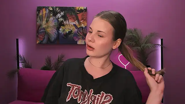 Snapshot of holy_kitty chatting on October 17, 6:17 am holy kitty online show from October 17, 6:17 am