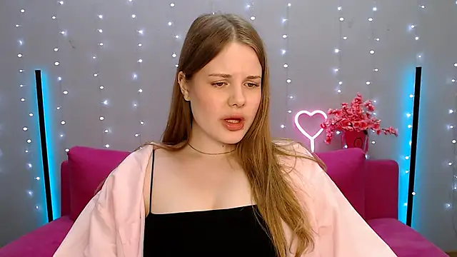 Snapshot of holy_kitty chatting on February 19, 5:06 pm holy kitty online show from February 19, 5:06 pm