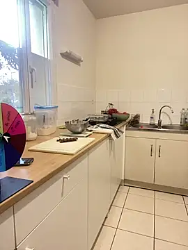 Snapshot of XtentationMG chatting on October 31, 12:02 pm XtentationMG online show from October 31, 12:02 pm