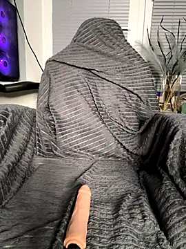 Snapshot of Miss_chiks chatting on December 2, 7:04 pm Miss chiks online show from December 2, 7:04 pm