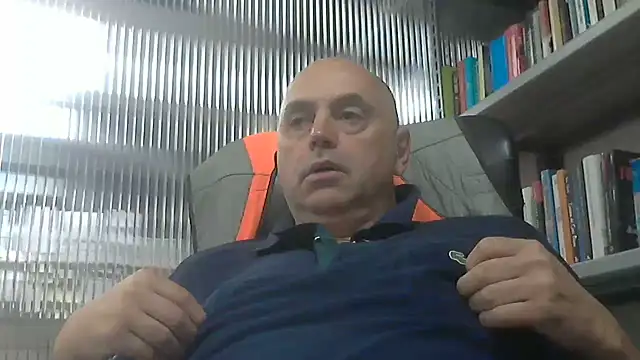 Snapshot of pantomax chatting on June 9, 11:39 pm pantomax online show from June 9, 11:39 pm