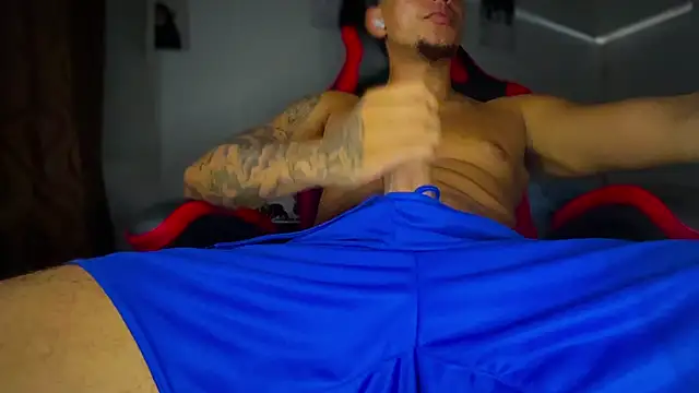 Snapshot of DuoHotLive chatting on November 10, 5:34 am DuoHotLive online show from November 10, 5:34 am