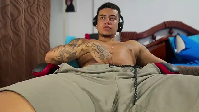 Snapshot of DuoHotLive chatting on November 29, 4:23 am DuoHotLive online show from November 29, 4:23 am