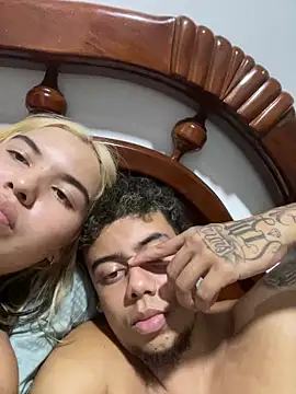 Snapshot of DuoHotLive chatting on October 28, 3:51 am DuoHotLive online show from October 28, 3:51 am