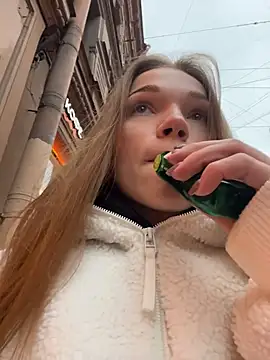 KitteCat online show from November 9, 9:46 am